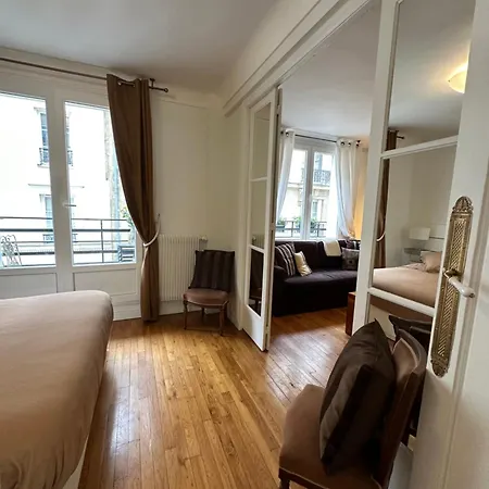 L.c. Grandtour * Paris