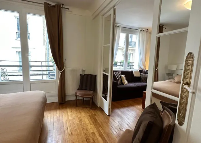 L.c. Grandtour * Paris